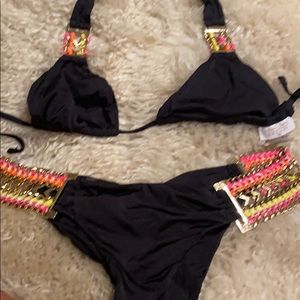 Beach bunny black detailed bikini